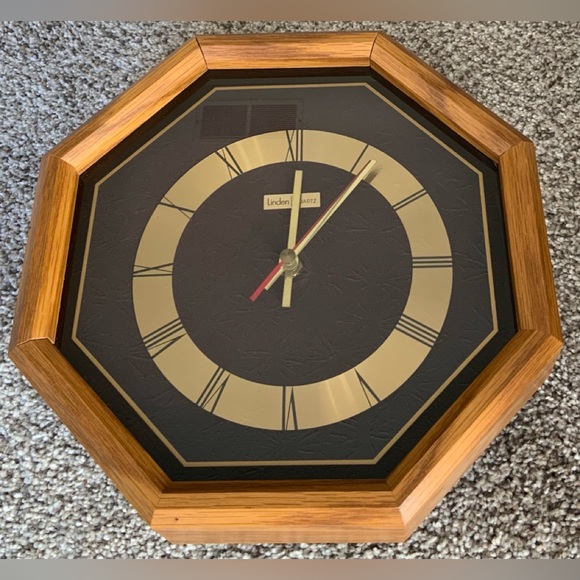 11.5” Wood Grain Octagon Quartz Wall Clock Tested - Picture 1 of 3